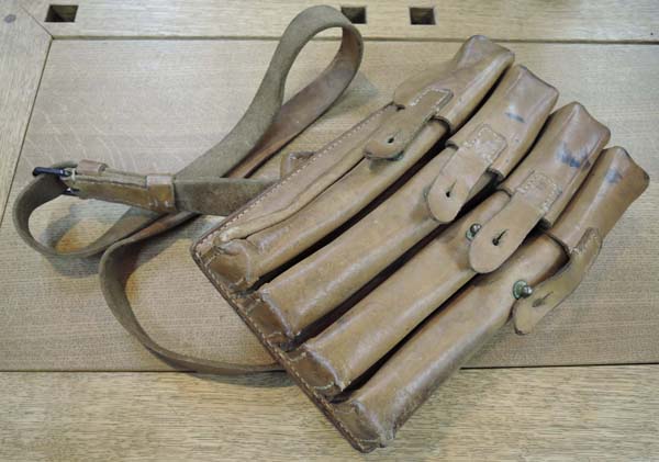 革が厚いです。M56 マガジンパウチ | Chicago Blog