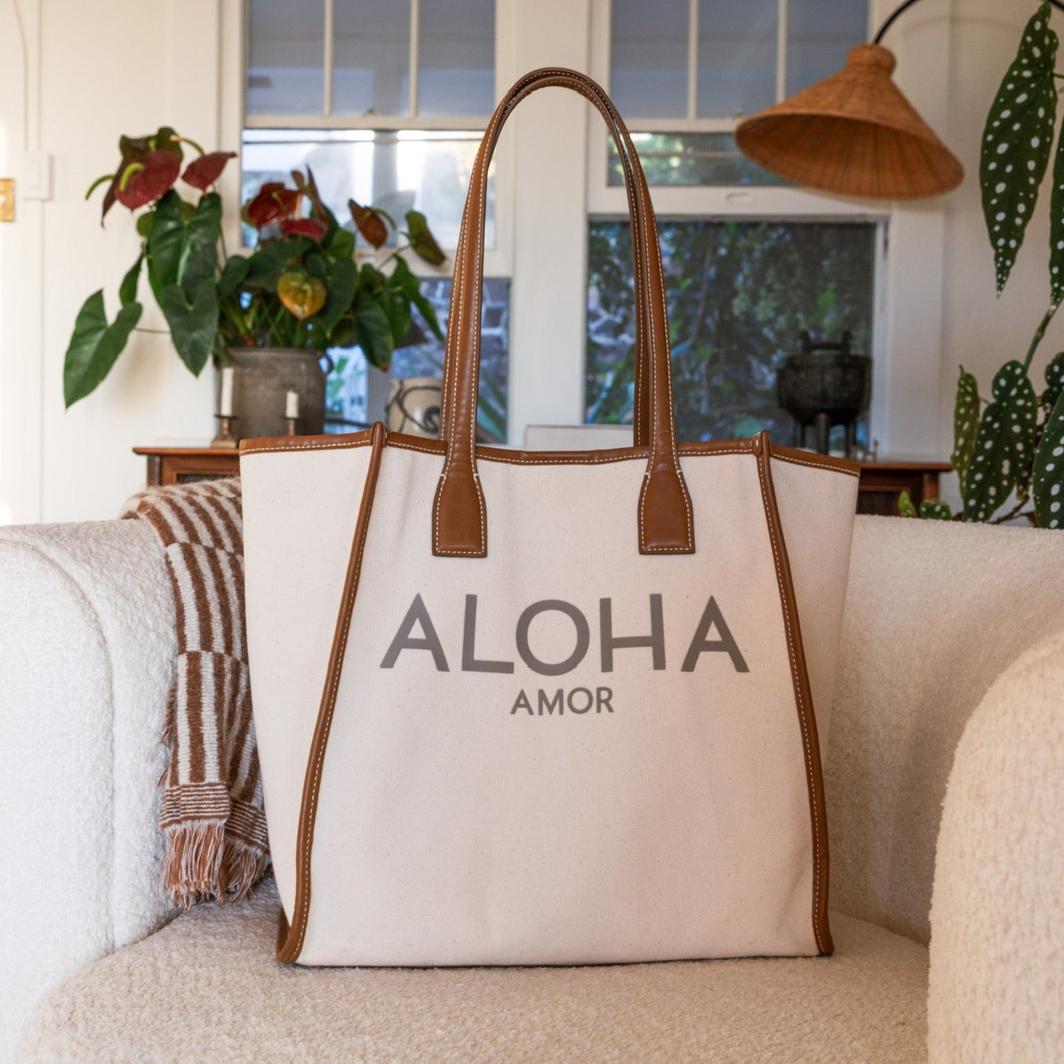 Aloha Amor Tote – The Pineapple Collective
