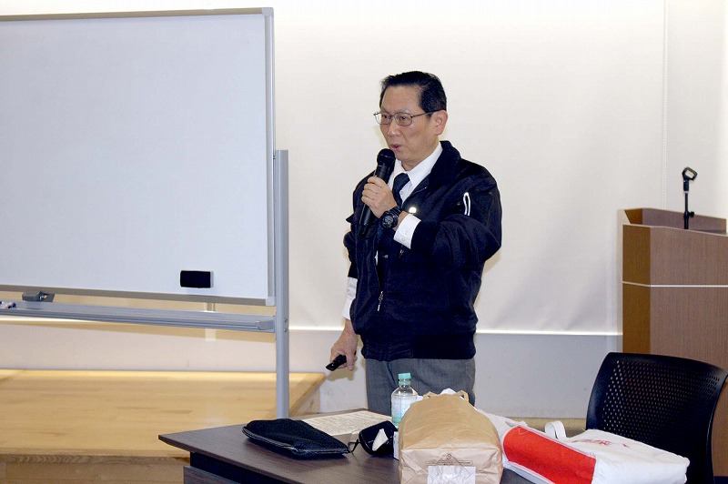 小諸高校理科教諭の鈴木秀史さんが「上田はかつて海だった」と題して
