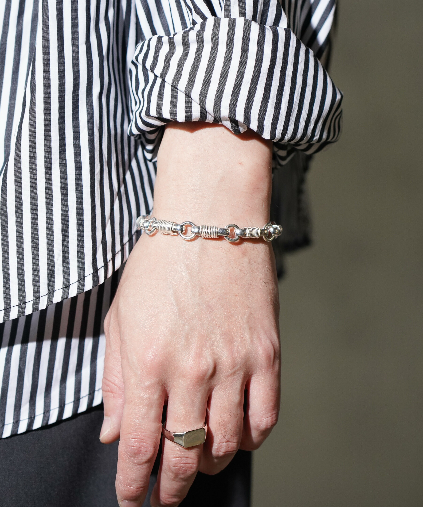 gv25s00500_wear_3.jpg