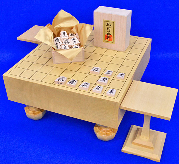 楽天市場】将棋セット 新かや3寸足付将棋盤セット(木製将棋駒白椿上彫