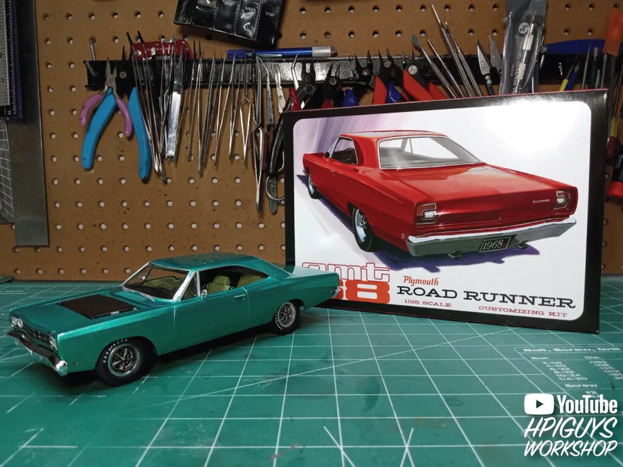 AMT 1968 Plymouth Road Runner Customizing Kit 1:25 Scale Mod