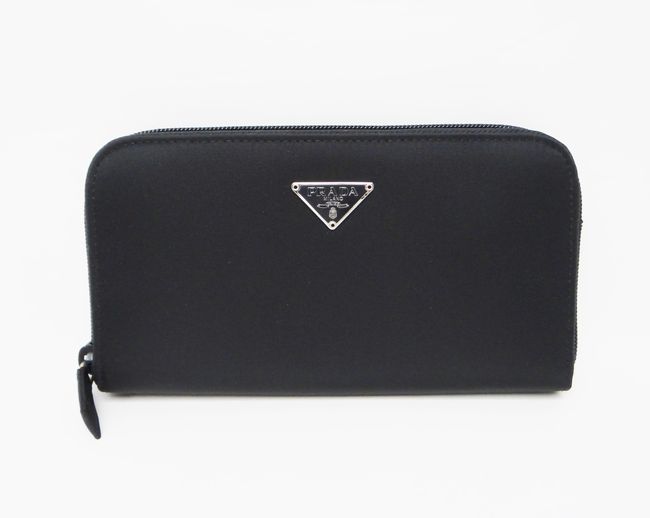 PRADA プラダ ナイロン ラウンドファスナー長財布 三角プレート