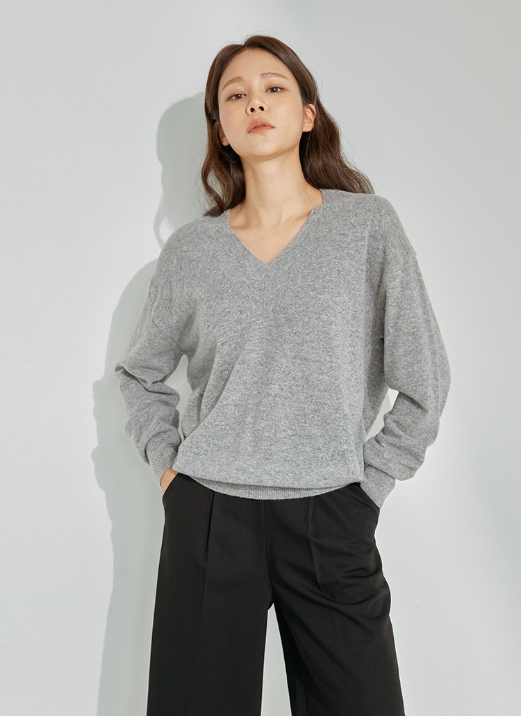フォクシー ﾗｲﾄｸﾞﾚｰ 長袖ｾｰﾀｰ 40 FOXEY グレー Vネック 長袖ニット 40