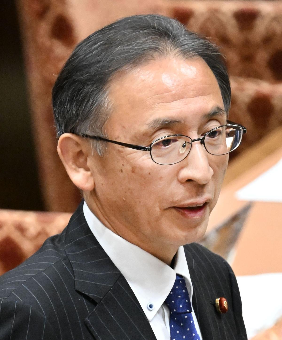 最賃施策後退明らか/目標削除 塩川議員が批判/衆院内閣委 | しんぶん