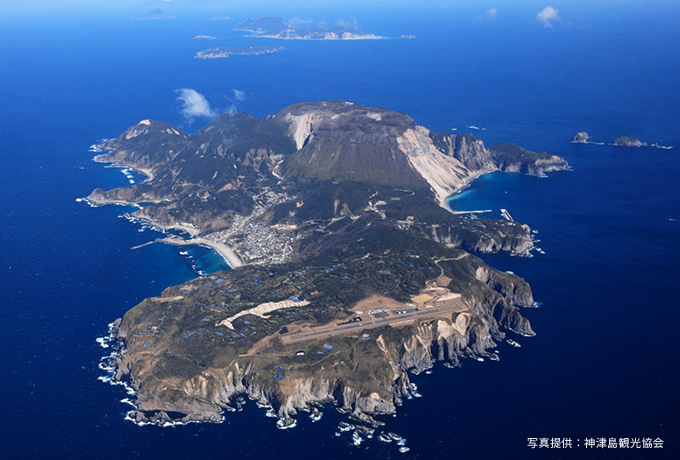 伊豆諸島 5つの島をめぐる旅 ～神津島・式根島・新島・利島・大島
