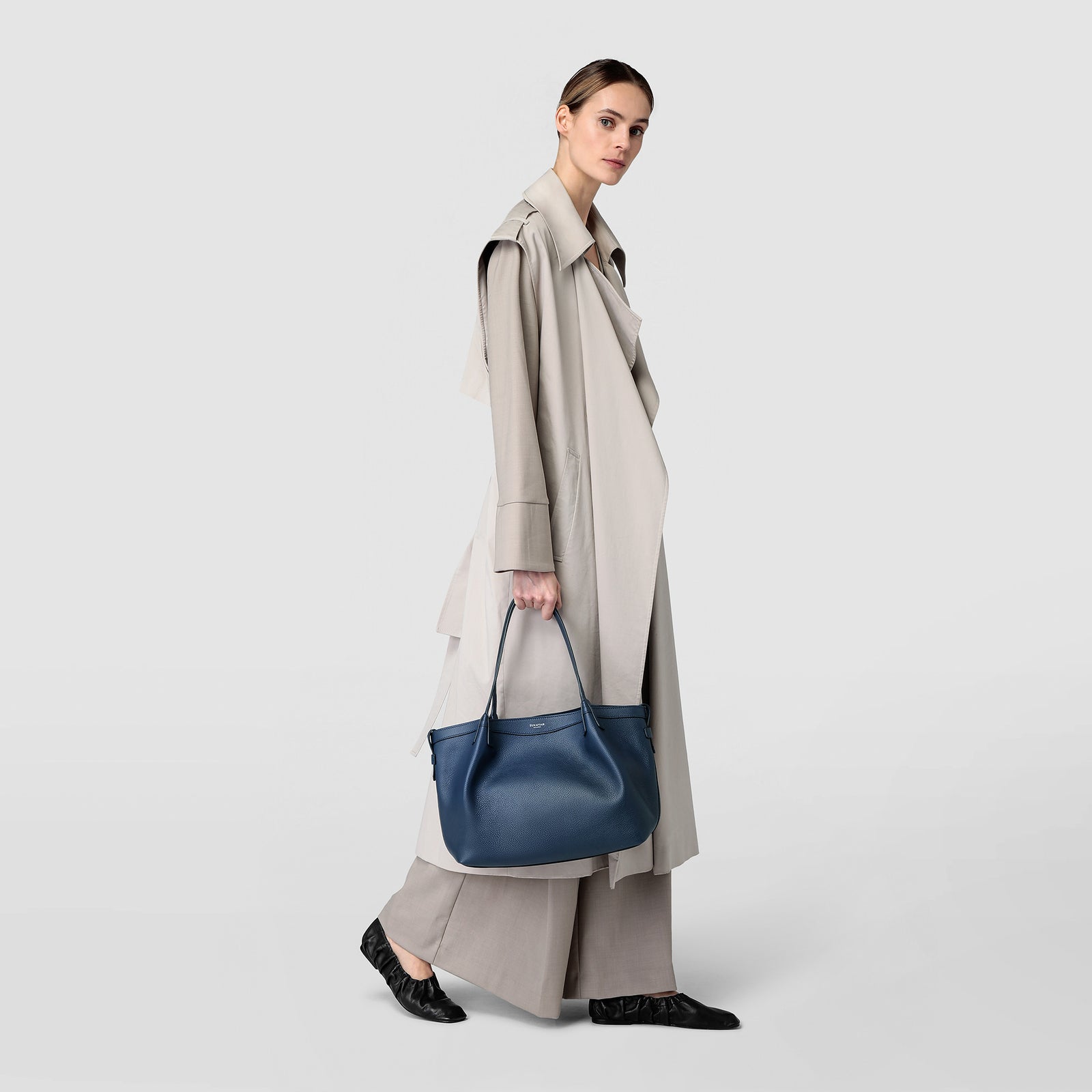 Small secret tote bag in rugiada leather navy blue