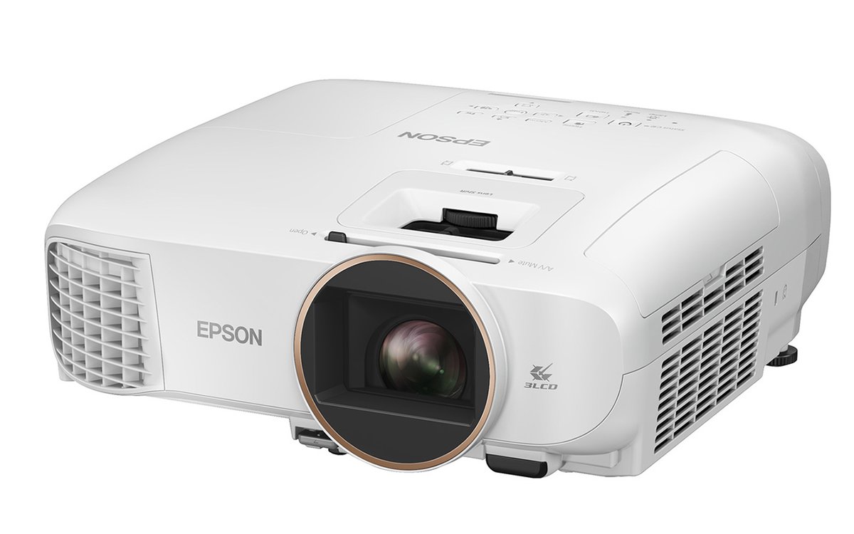 エプソン、フルHDプロジェクター「EH-TW5825」。Android TV端末同梱