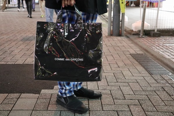 闇市”Comme des Garcons BLACK MARKETよりPVC SHOPPER TOTE BAGが入荷