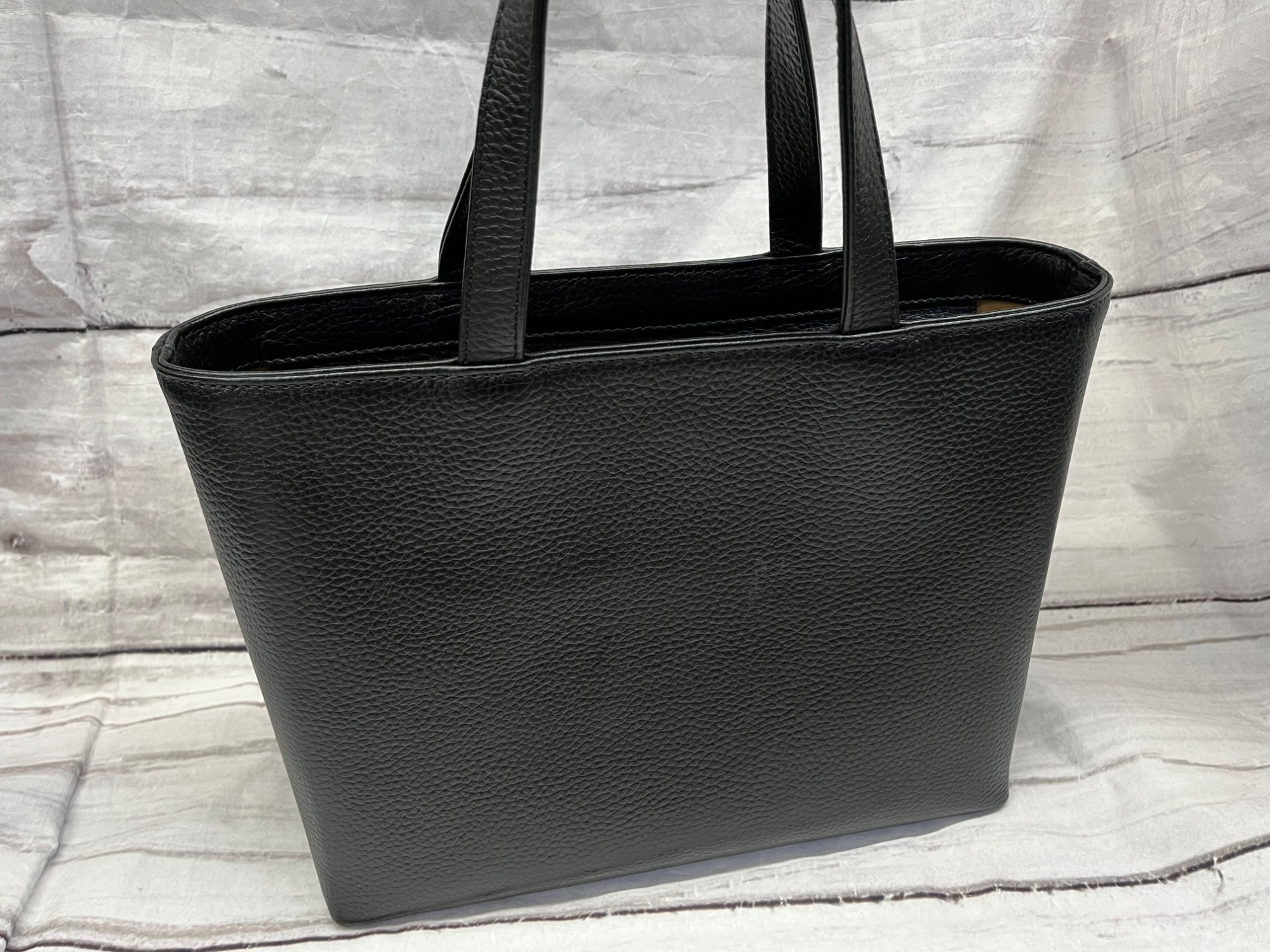 hush tug/ハッシュタグ】レザートートバッグ ブラック のご紹介