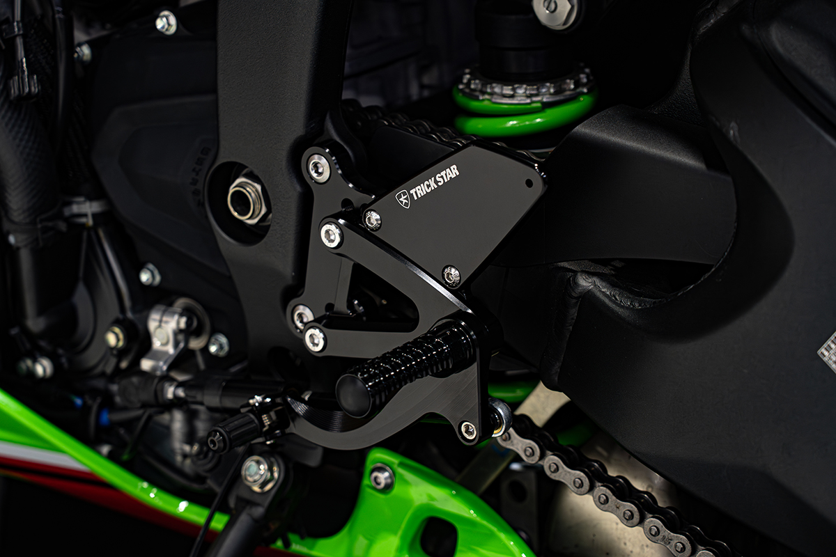 トリックスター / Ninja ZX-6R(24-26) バックステップ