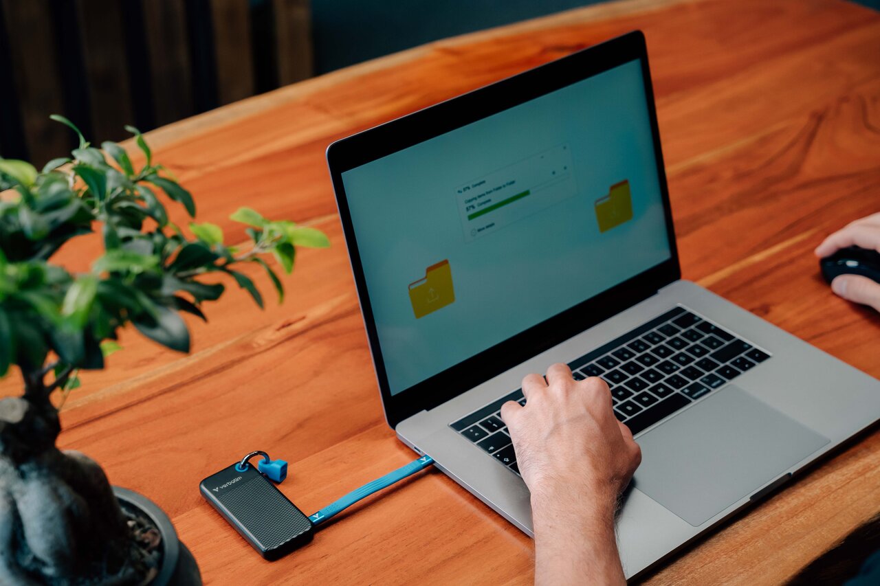 Pocket SSD | USB-C | 1TB | Black SSD/Blue Cable | Verbatim
