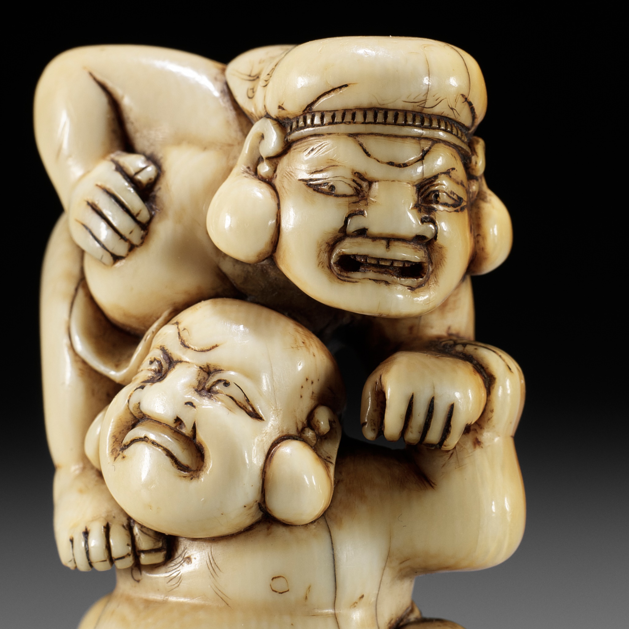 根付(netsuke) 扇形の七福神の絵柄の根付 江戸時代 根付(netsuke) 扇形