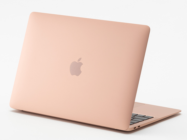 ASCII.jp：新「MacBook Air」キーボードが好感触！ストロークと静音