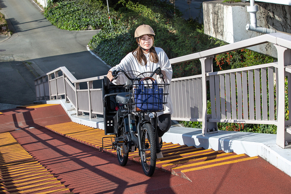 ASCII.jp：押し歩きもアシストする幼児2人同乗用電動アシスト自転車