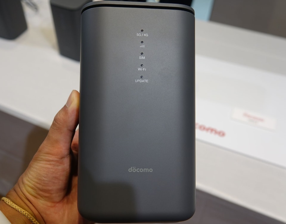 ドコモ、「home 5G」専用の新ルーター「HR02」 - ケータイ Watch