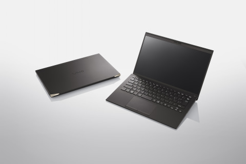 ついに復活の「VAIO Z」。約958gのフルカーボン仕様、Core H35搭載で34