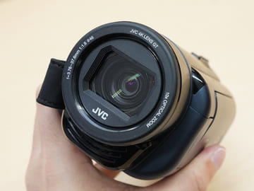 JVC、業界初4Kで防水/防塵/耐衝撃/耐低温“QUAD PROOF”ビデオカメラ。約