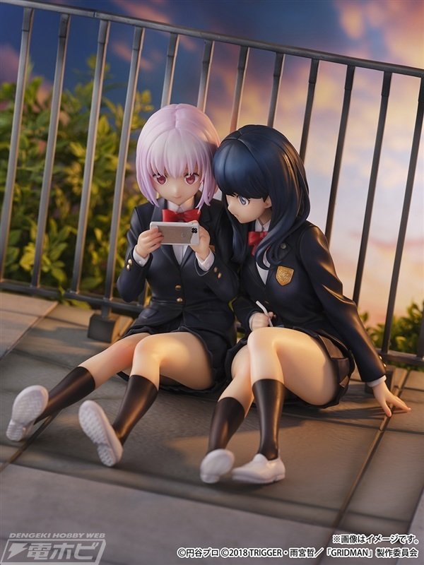仲良く寄り添う姿が愛おしい！『SSSS.GRIDMAN』新条アカネ＆宝多六花が