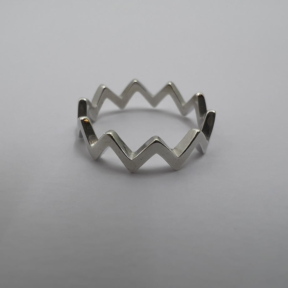Aquvii（アクビ） | Zig Zag Ring SV925 | 指がちぎれているように