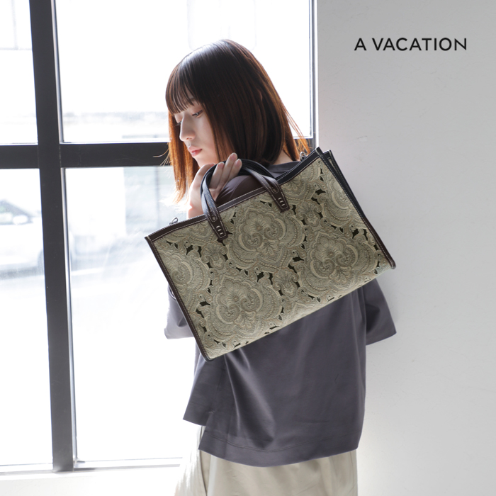 A VACATION ア ヴァケーション 2way スクエア トートバッグ “BREAD M