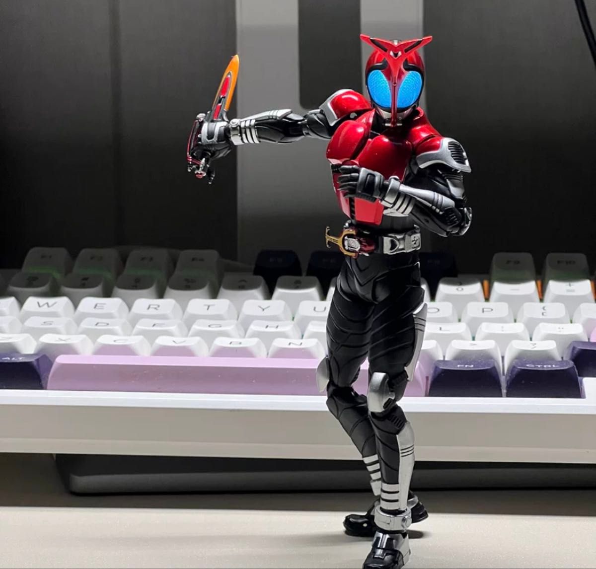 新品】フィギュアーツ真骨彫専用 仮面ライダーカブト 発光ヘッド s h