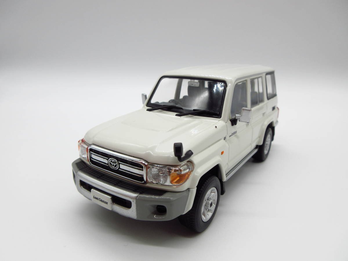 Yahoo!オークション - 1/30 トヨタ ランドクルーザー 70 ランクル ホワ
