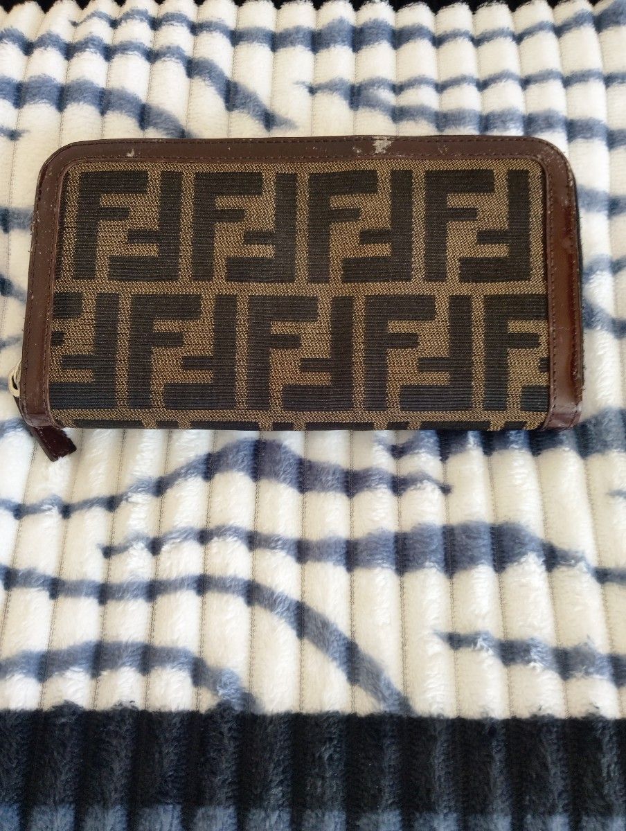FENDI フェンディ ズッカ柄 ラウンドファスナー 長財布 ブラウン