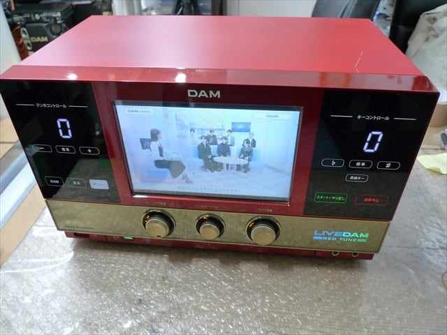 現状品 第一興商 LIVE DAM RED TUNE DAM-XG5000R 赤 カラオケ 本体