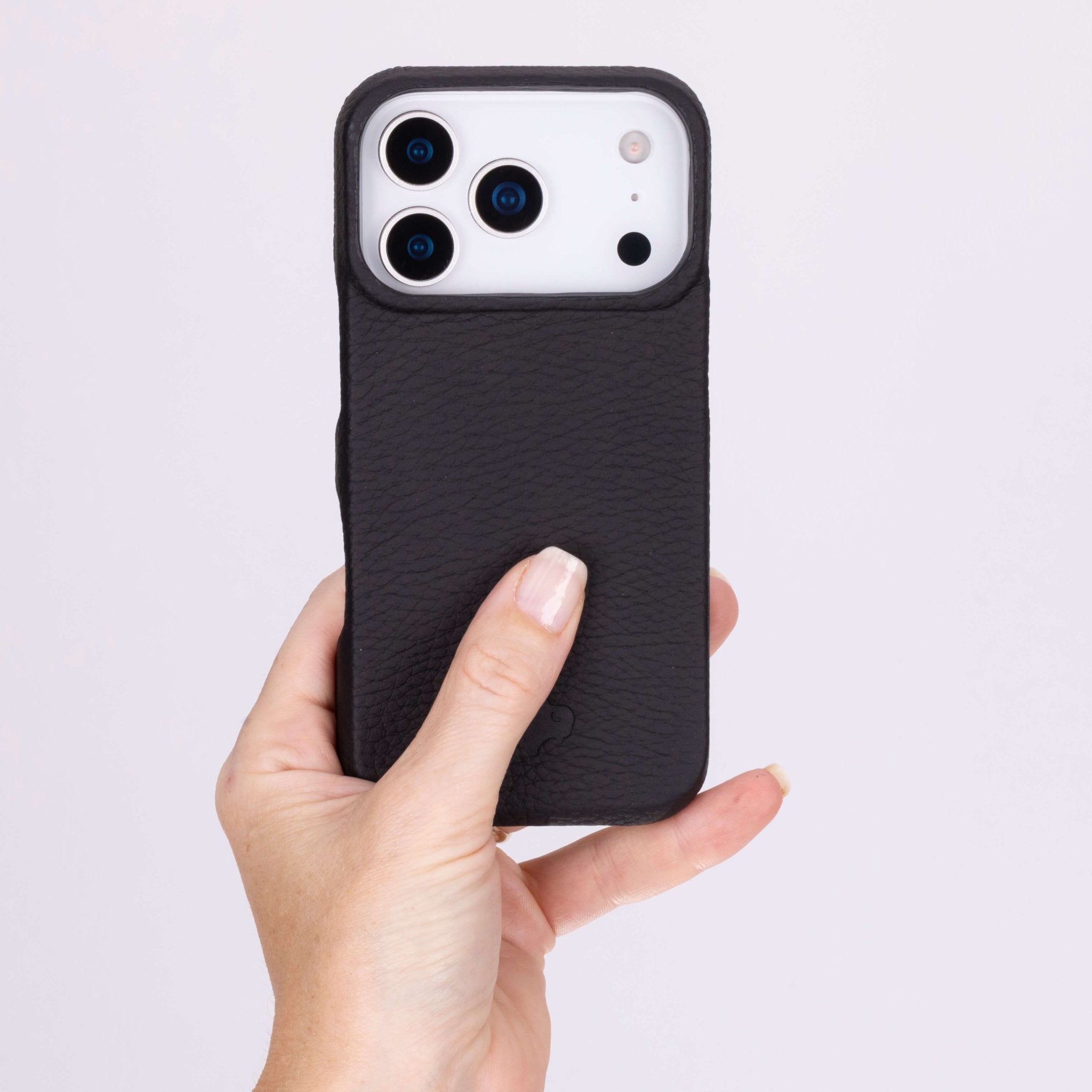 Leather iPhone 17 Pro Case – Full-Grain Snap-On Pebble Black