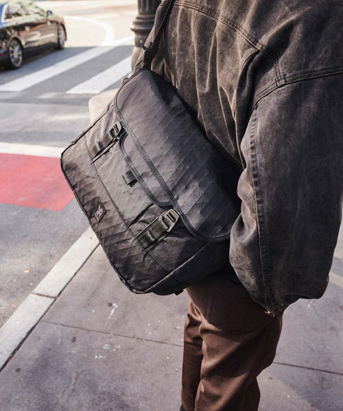 セール】［ CHROME / クローム ］MIDTOWN 20L MESSENGER BLACK X