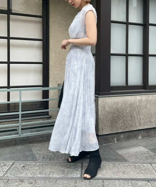 FRAY I.D（フレイアイディー）の「ラインアートシフォンワンピース