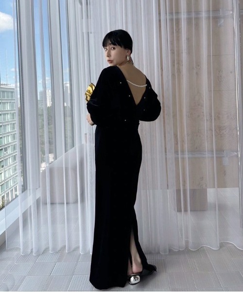 Ameri（アメリ）の「BACK OPEN PEARL VELOUR DRESS（ドレス）」 - WEAR