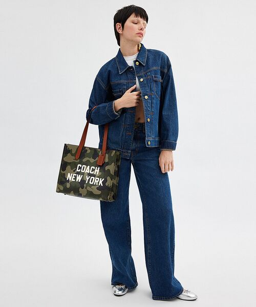 COACH（コーチ）の「リレー トート バッグ 34・カモ プリント アンド