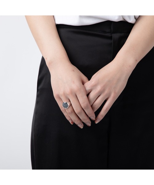 TOM WOOD（トムウッド）の「TOM WOOD oval larvikite ring トムウッド