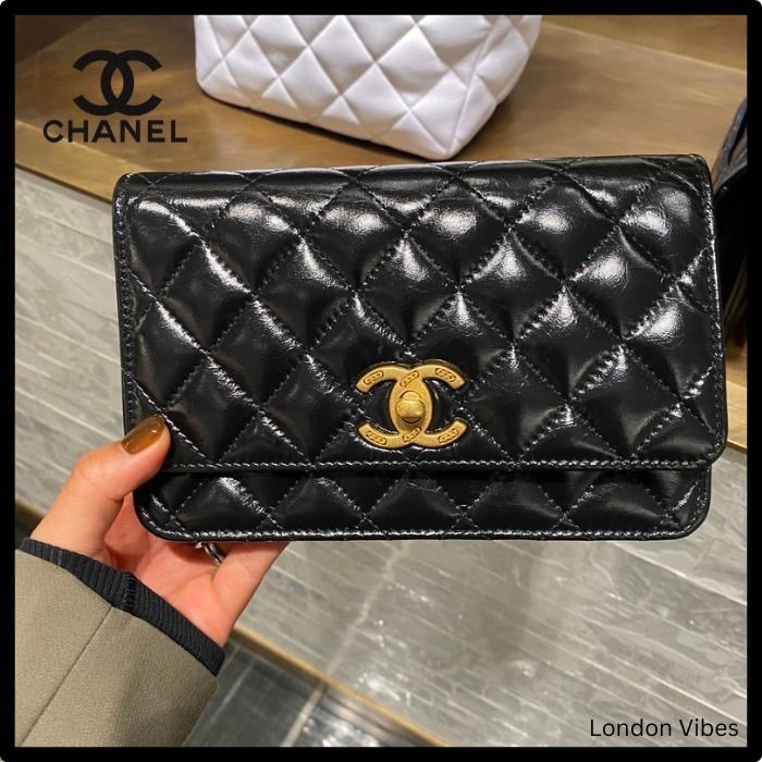 光沢感が上品♪ CHANEL マトラッセ チェーンウォレット (CHANEL