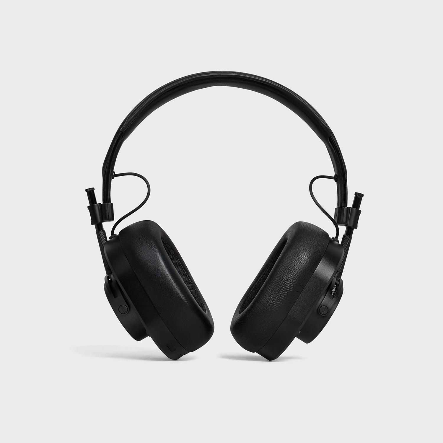 CELINEからMASTER & DYNAMICとのコラボレーションによるワイヤレス