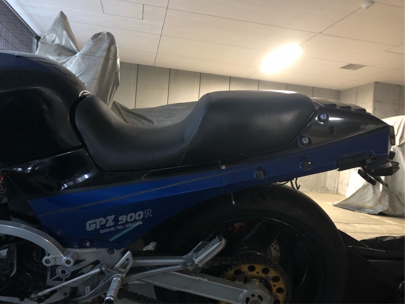 コルビンシート？風？アンコ交換テスト（カワサキ GPZ900R）by