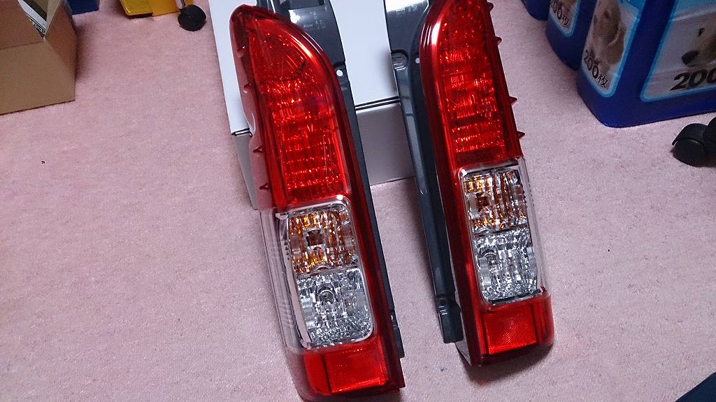 トヨタ(純正) 4型ハイエース・S-GL用テールランプ のパーツレビュー