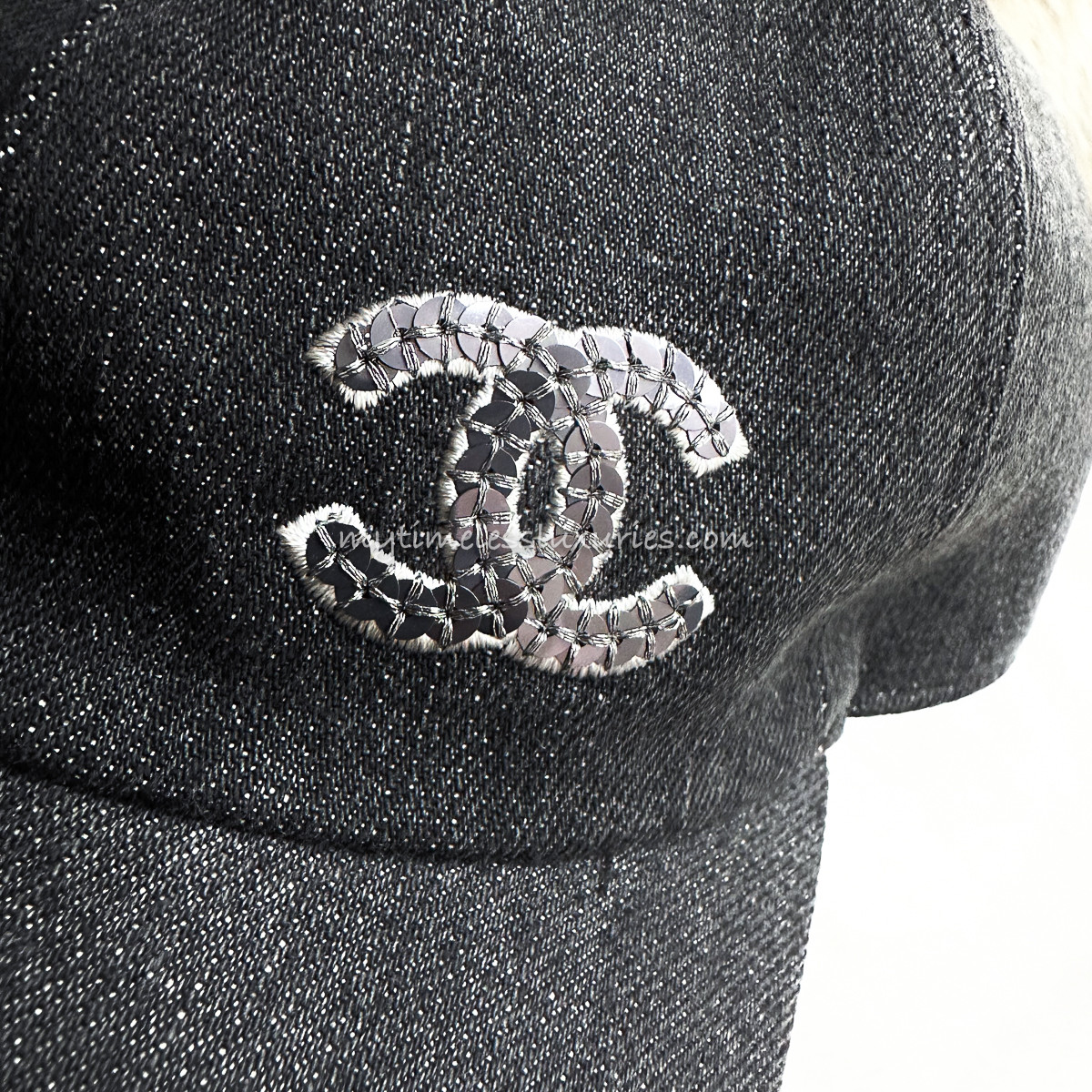 CHANEL 22P Sequinned CC Logo Denim Cap