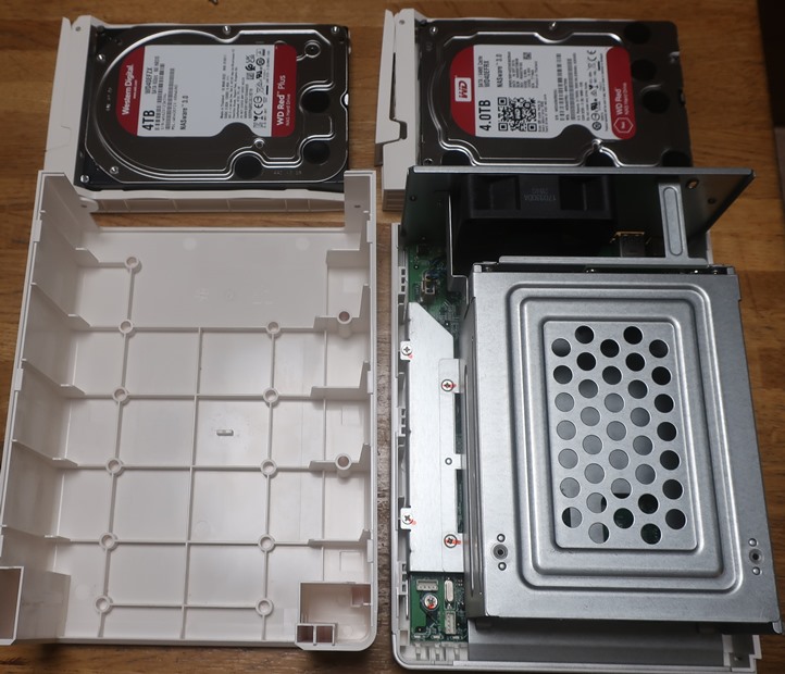 QNAP TS-231Pのディスクと電池の交換 – Plumtown
