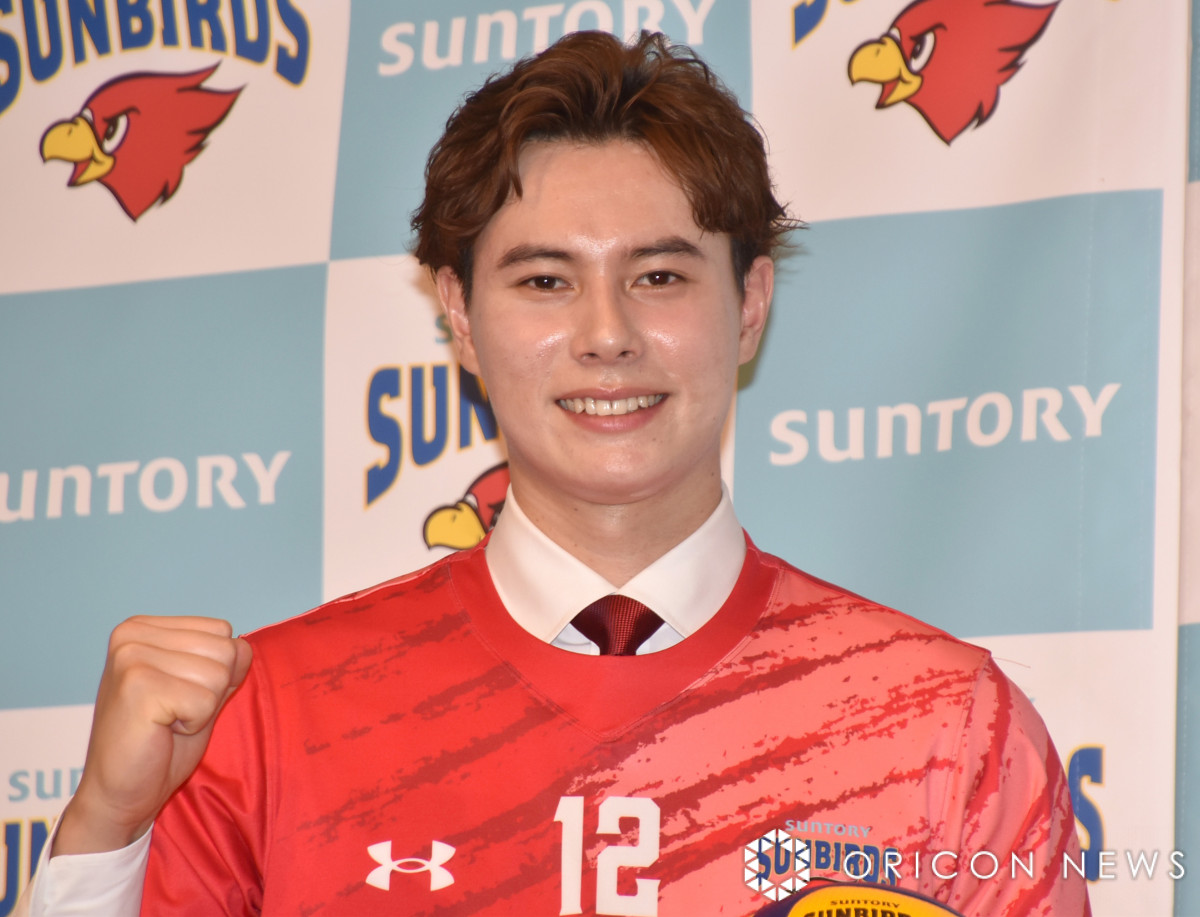 高橋藍、サントリーサンバーズ入団会見「バレーボールを夢のある
