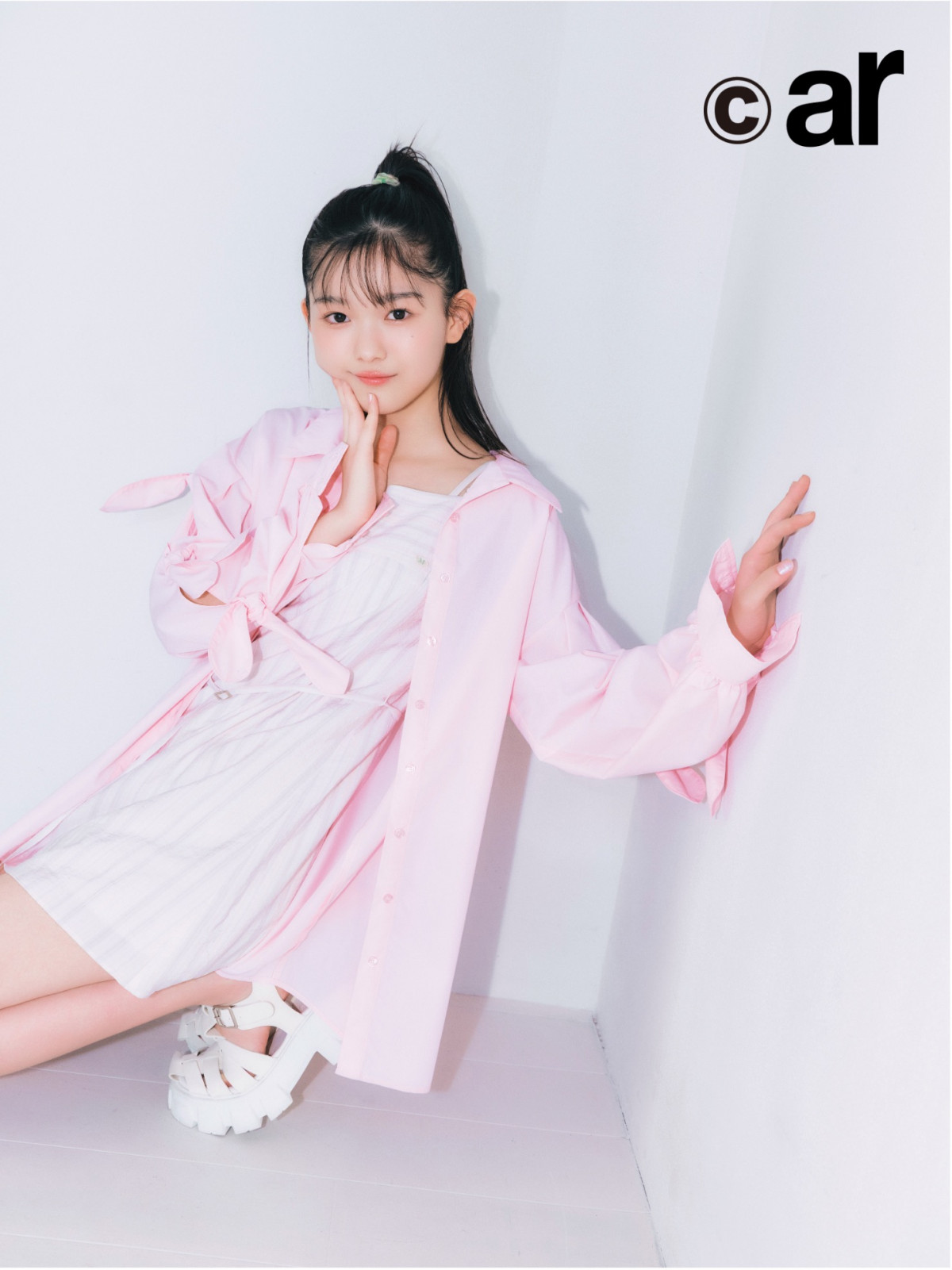 櫻坂46山川宇衣、人生初ファッション誌撮影 さくら色の夏服で透明感