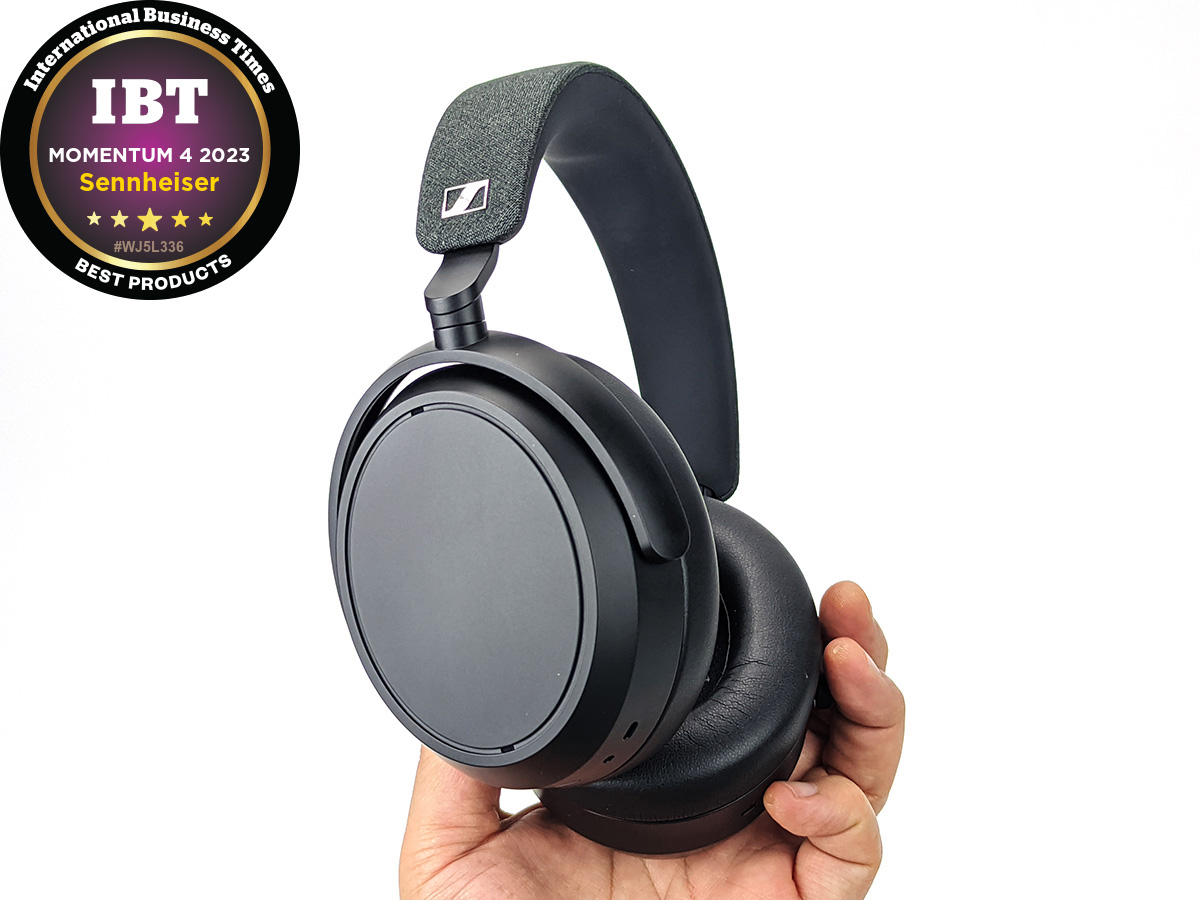 hands-sennheiser-momentum-4.
