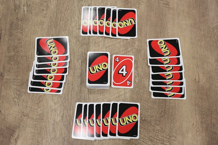 意外と知らない？」UNO（ウノ）の公式ルールと遊び方。間違いやすい