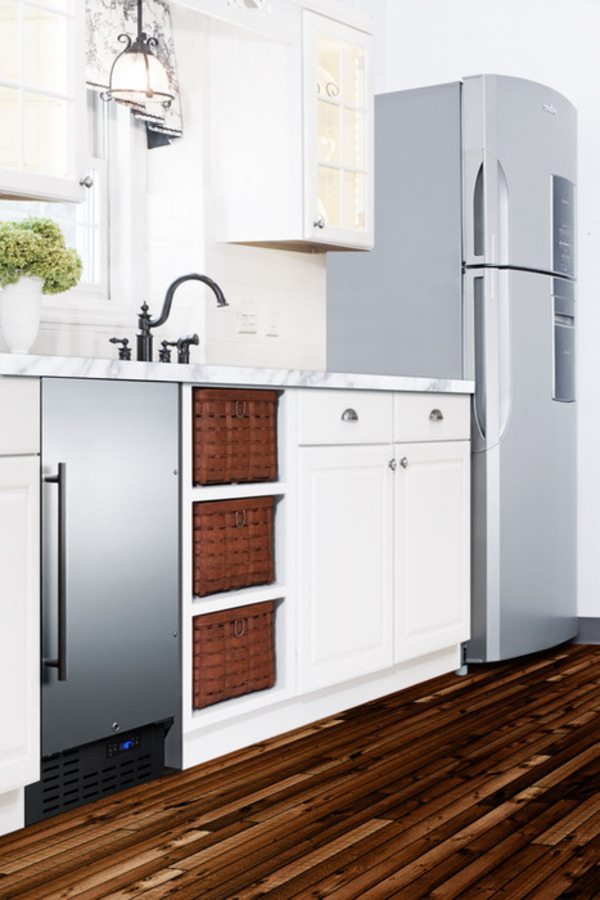 SCFF1842CSSADA | Summit® Appliance