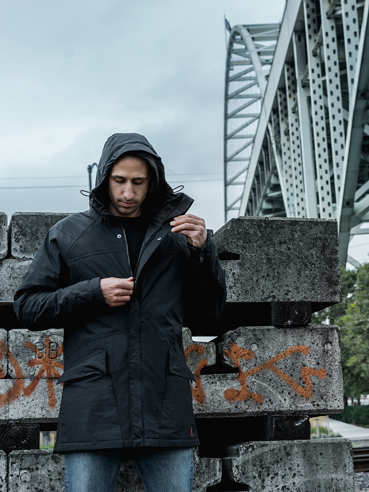 CHROMEから、完全防水、防寒機能を搭載した「STORM INSULATED PARKA