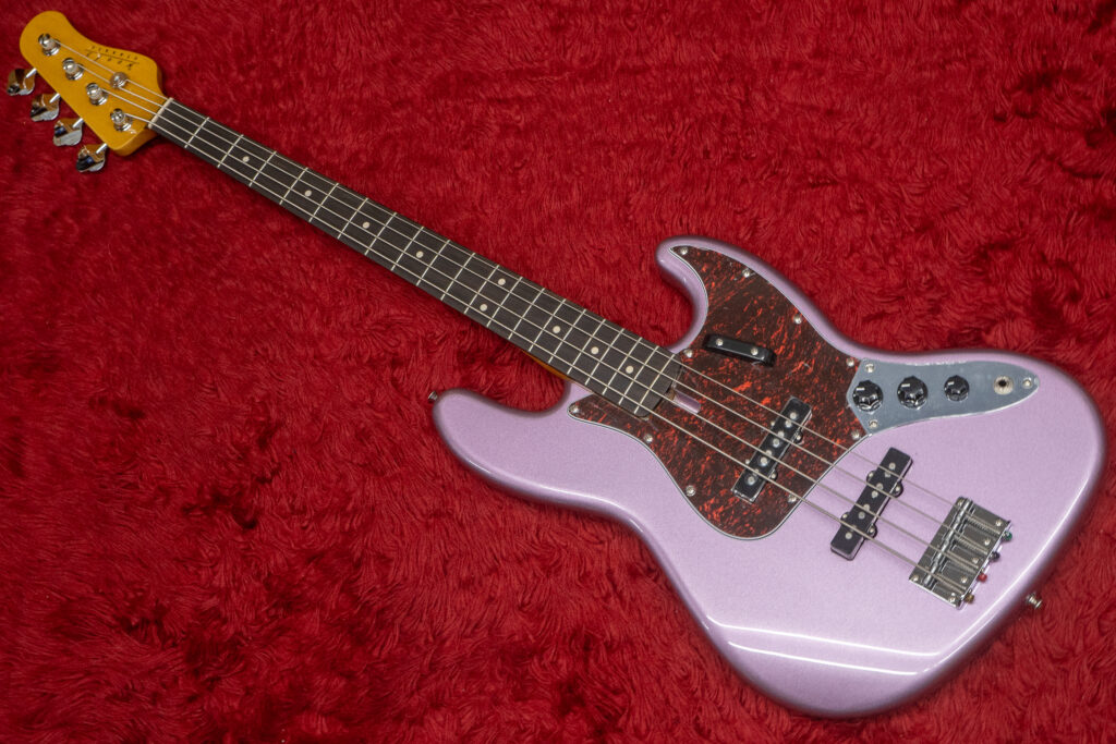woofy bassesから登場した新作はヴィンテージ志向のJ BassとP Bass