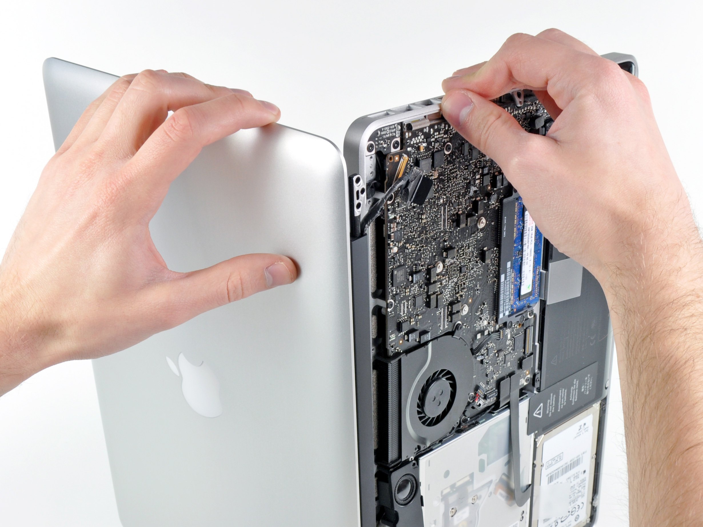 MacBook Pro 13インチ Unibody Early 2011のディスプレイの交換