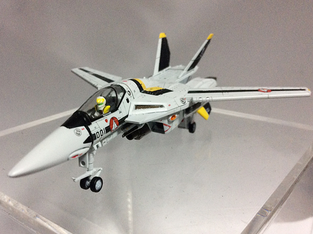 トミーテック製 技MIX VF-1S ロイ・フォッカースペシャル ファイターモード